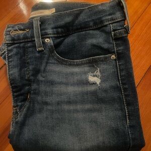 EUC Levi’s 311 Shaping Skinny Jeans - Size 27